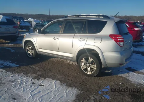2009 Toyota Rav4 Sport V6 z USA, uszkodzony, nr VIN JTMBK32V295072038